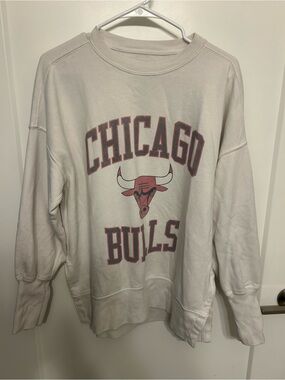 Abercrombie & Fitch Chicago Bulls Crewneck Sweatshirt
